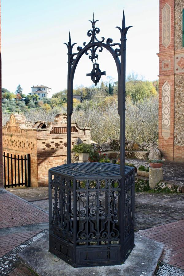 Ferienwohnung La Torre Di Caprera Siena Exterior foto