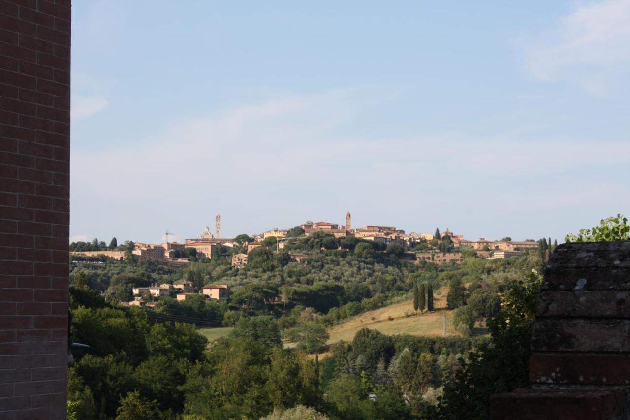 Ferienwohnung La Torre Di Caprera Siena Exterior foto
