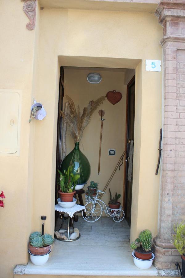 Ferienwohnung La Torre Di Caprera Siena Exterior foto