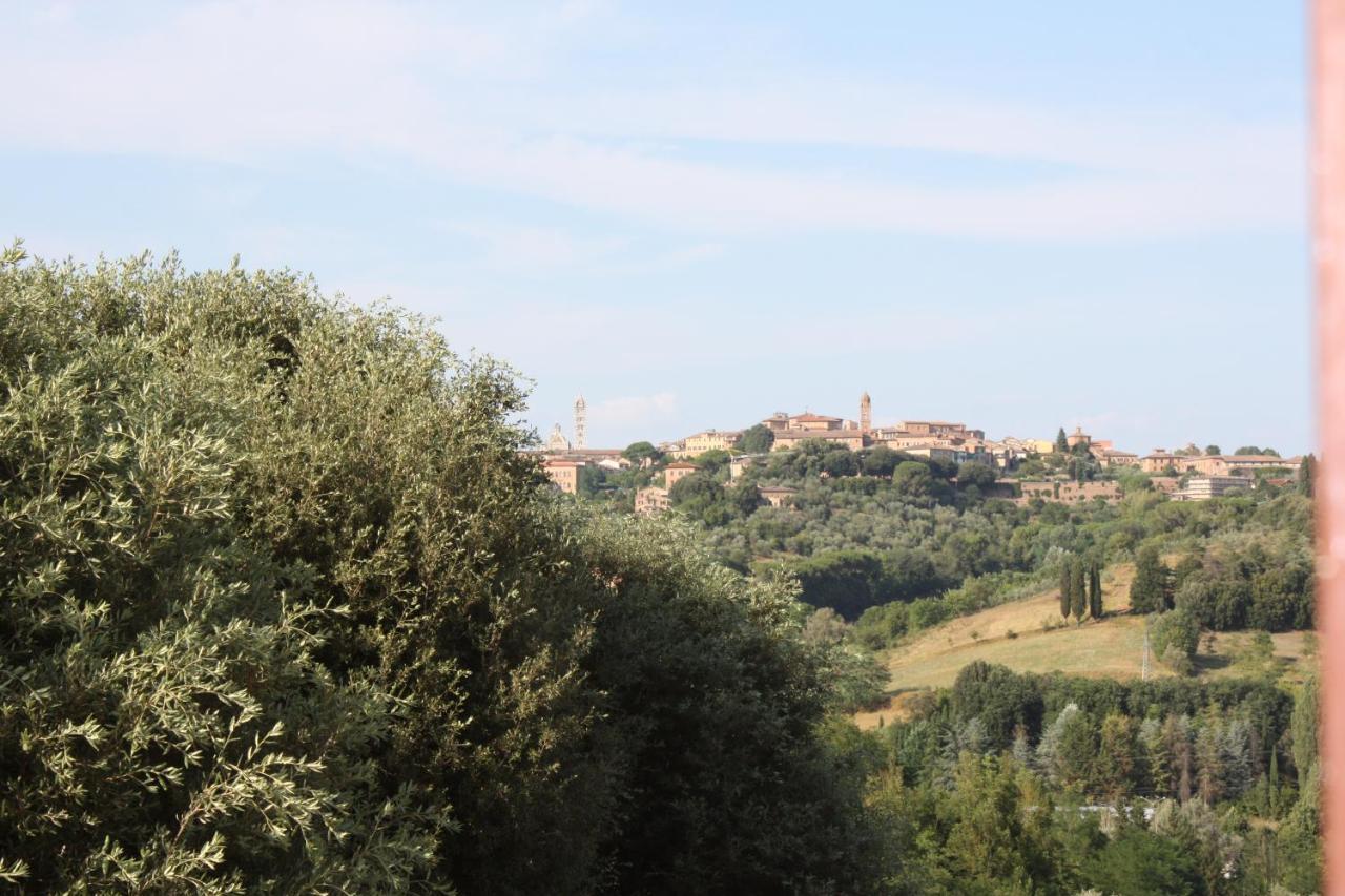 Ferienwohnung La Torre Di Caprera Siena Exterior foto
