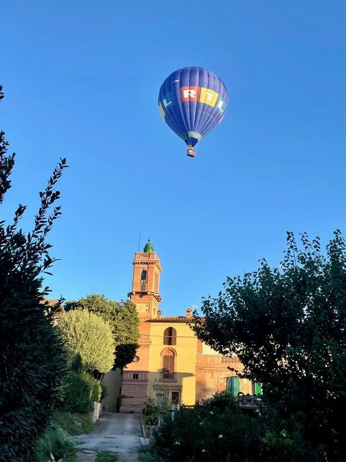 Ferienwohnung La Torre Di Caprera Siena Exterior foto