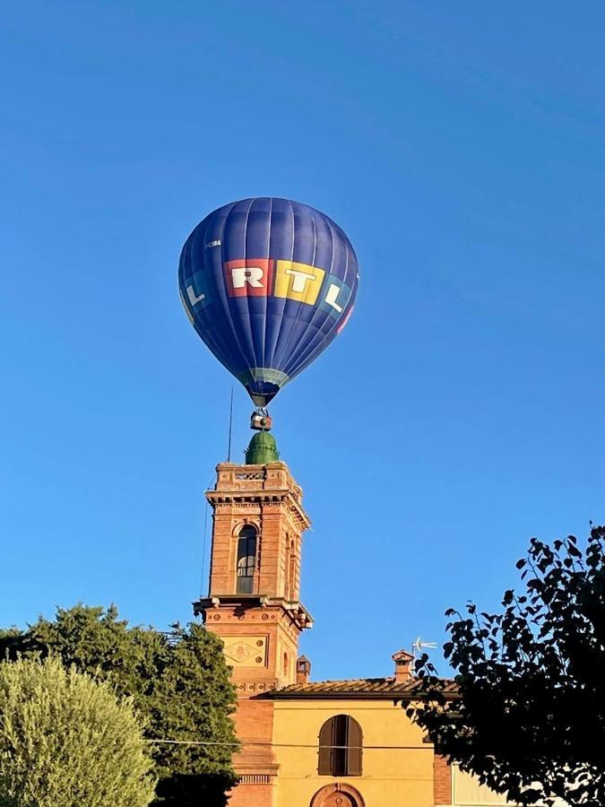 Ferienwohnung La Torre Di Caprera Siena Exterior foto