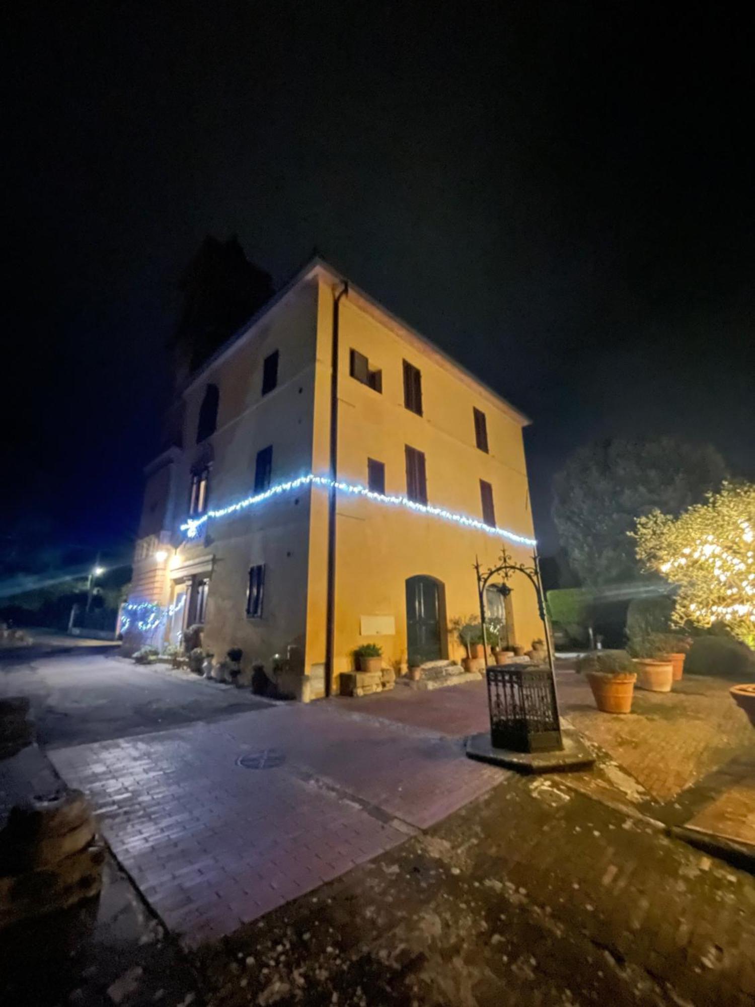 Ferienwohnung La Torre Di Caprera Siena Exterior foto