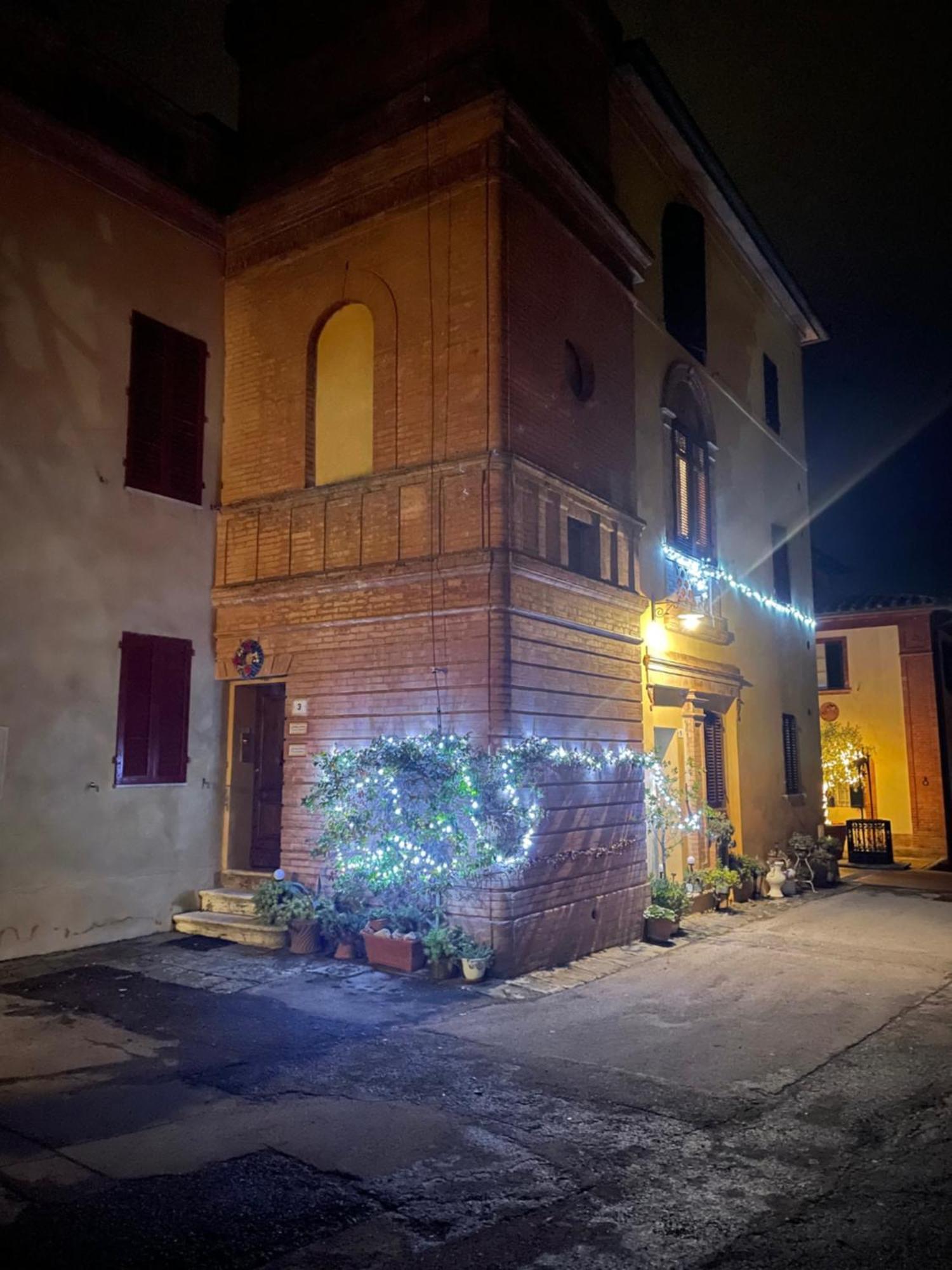 Ferienwohnung La Torre Di Caprera Siena Exterior foto
