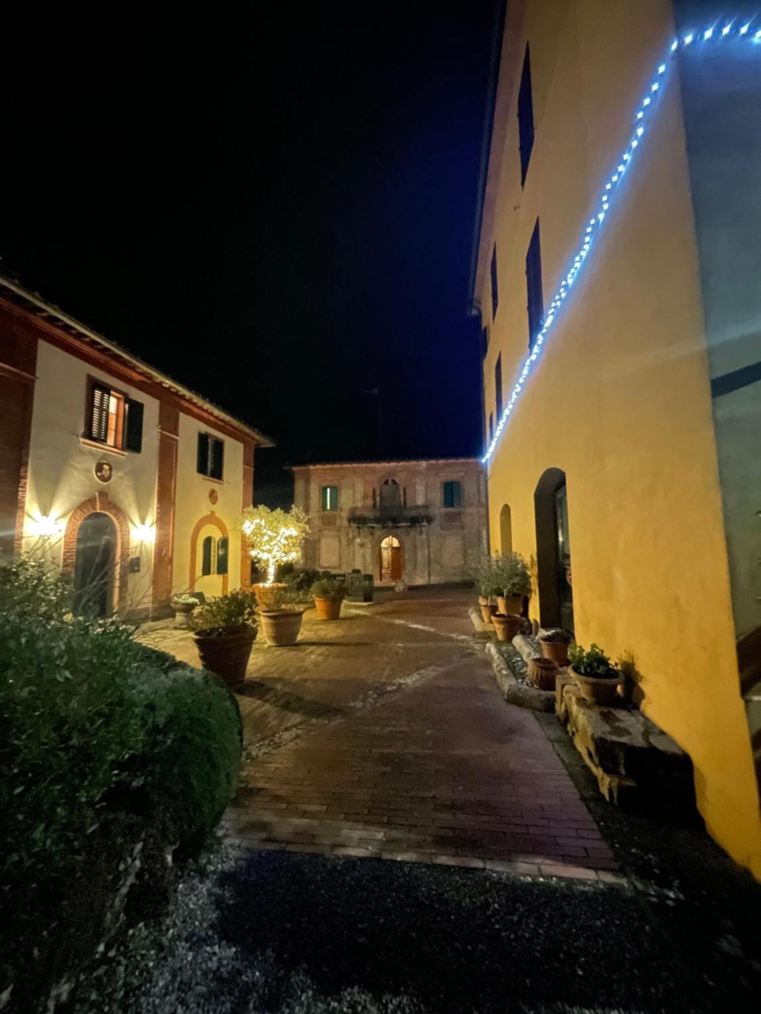 Ferienwohnung La Torre Di Caprera Siena Exterior foto